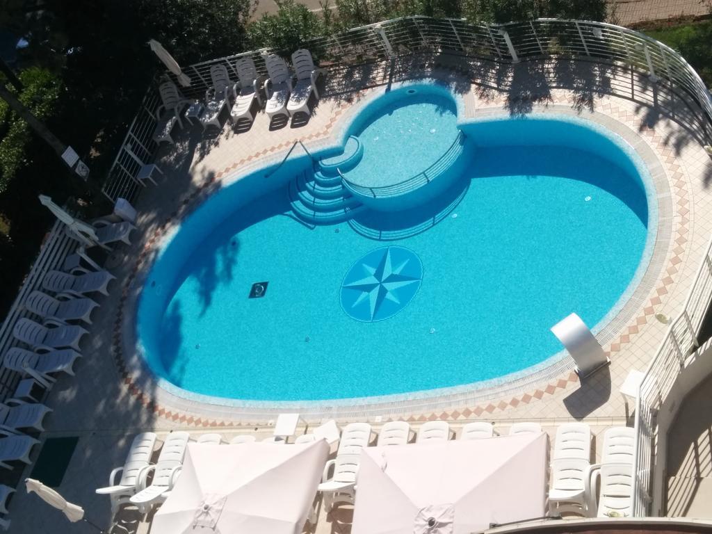 Hotel San Francisco Lignano Sabbiadoro Exterior foto